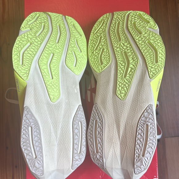 New Balance FuelCell SuperComp Trainers v3 - Picture 8 of 10
